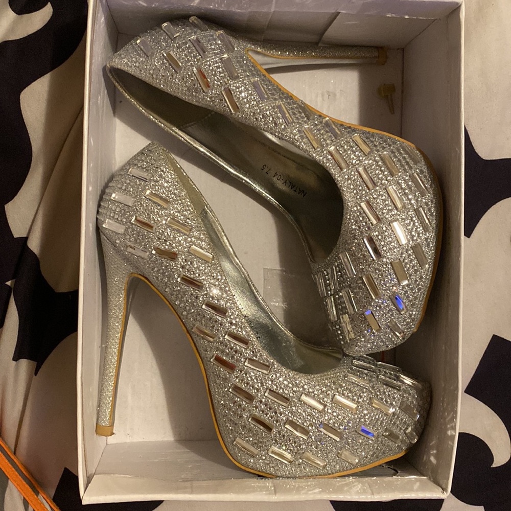 Pumps - Picture 2 of 3